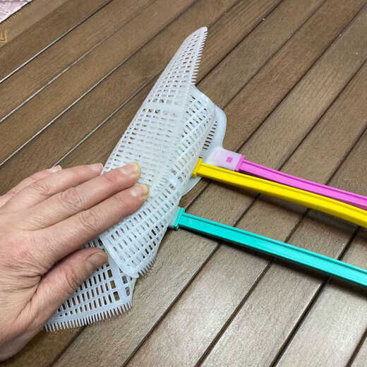 Kang Liya K-3523 Cooked plastic fly swatter Long handle manual fly swatter color random