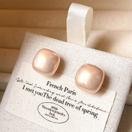 Square earrings for women, new popular retro earrings, light luxury, high-end, elegant, imitation pearl earrings, champagne color 12MM, one pair