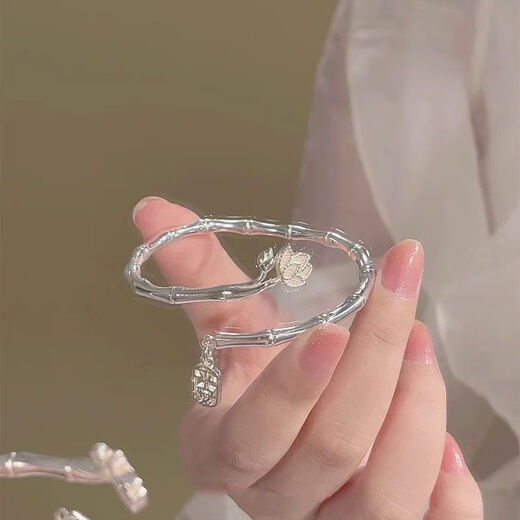 Pulsera de loto de bambú El nuevo brazalete chino 2025 Ins Ping y Heritancia Simple Butterfly Titanium Steel Anklet Lotus Pulsera