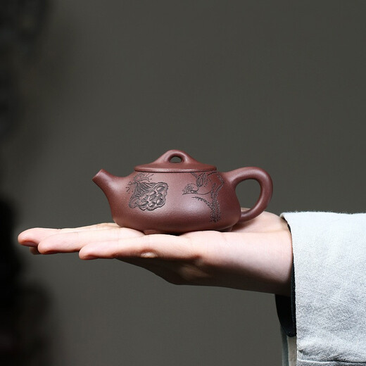 Zanghutianxia Yixing purple clay teapot small capacity pure hand carved mini teapot original mineral purple mud stone scoop pot Kung Fu tea set small stone scoop