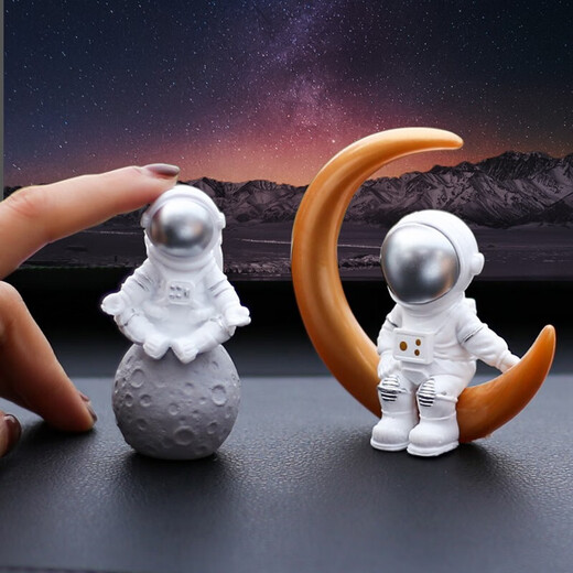 Cassegrain creative astronaut small ornaments desktop astronaut living room TV cabinet children's room layout home decoration furnishings bedside decompression decoration housewarming gift birthday gift gold 4-piece set