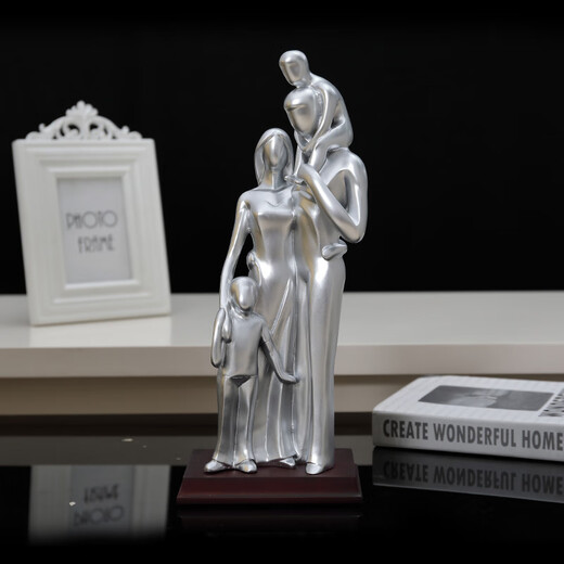 
Shantoulin Village is suitable for pregnancy gifts for family of four ornaments for the 10th anniversary of the wedding anniversary to send wife to newlyweds 15935 silver lettering boy family of three
