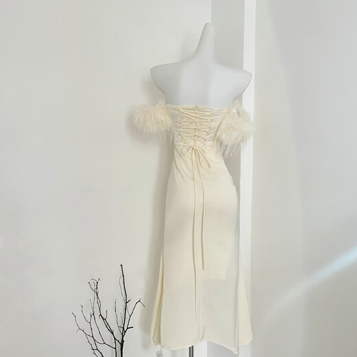 Yiou weißer One-Shoulder Birthday Evening Kleid 2025 Neue Taille-Hugging Body-Showing Bankettkleid für Frauentemperamentrock 8849 Beige s