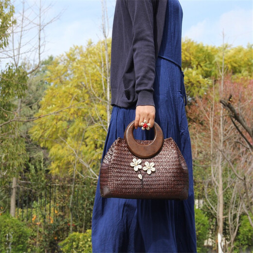 Baumwoll gewebter Strohbeutel, Muschel, Blume, Holzgriff, Rattan-Beutel handgewebte Tasche, Frauenbeutel, Strandurlaub, Strandtasche, Retro-Handtasche, dunkle Kaffeefarbe