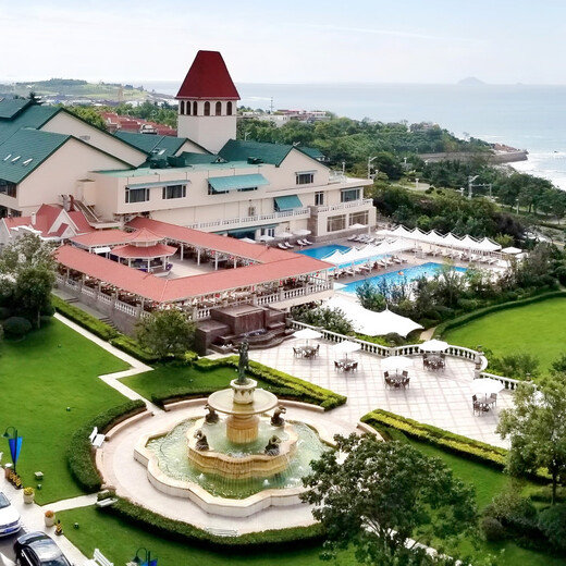 Qingdao Seaview Grand Garden Hotel Northbound Express Room for 2 nights + breakfast + 1 buffet refreshment in the Executive Lounge for two persons May 18th - September 29th (applicable to non-summer and holidays) Northbound Express Room 2-night package