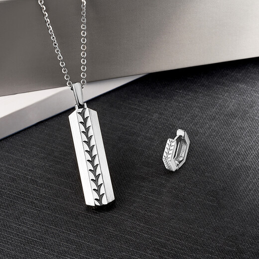 Lukfook Jewelry Platinum Series Platinum 950 Grass Pattern Earrings Men's Single Price EFT1P5C0001 2.36 grams (including labor cost 245 yuan)