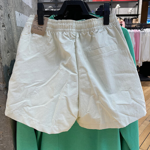 耐克（Nike）女裤工装短裤夏季新款运动裤跑步训练健身宽松透气休闲五分裤子 FV6623-020灰白 S