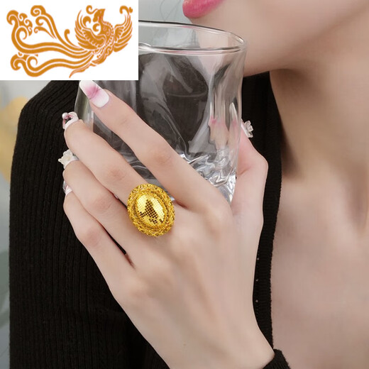 Mrs. Qing's old Phoenix pure gold 999 sparkling dove egg gold ring filigree ring as a Valentine's Day gift for my wife. The ring is about 8.5g.