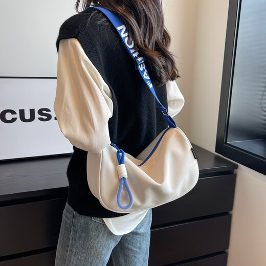 Jingzhi Casual Nylon -Tasche für Frauen im Herbst und Winter Neue modische Umhängetasche vielseitige Breitband -Crossbody -Kissen -Tasche Weiß und Blau