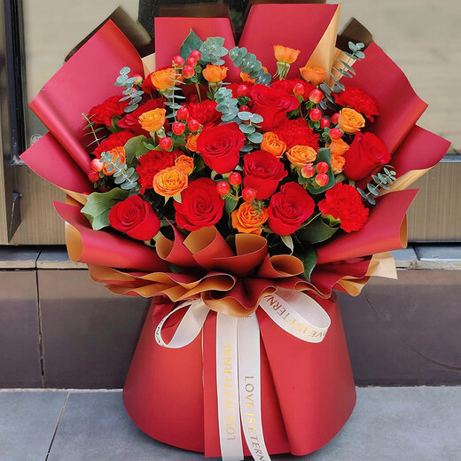Huayiwan Flowers delivers in the same city, carnations, roses and lilies mixed and matched bouquets for birthday gifts to the elders. Flower shop recommended style - 19 red Kanghong roses mixed and matched bouquets. Nationwide intra-city delivery. Leave a message for the date of flower delivery.