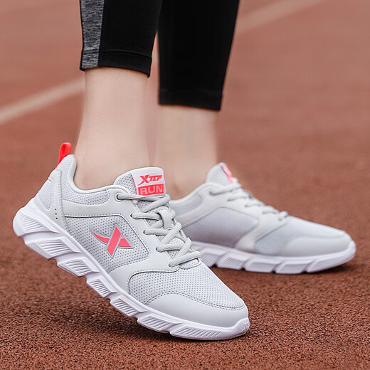 
XTEP (XTEP) women's shoes sneakers women's spring breathable mesh light and comfortable street photography retro fashionable casual running shoes light gray red 7001 39