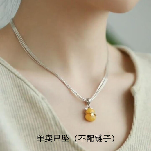 Luoyi 925 silver amber beeswax cat pendant necklace exquisite pendant new Chinese style random buckle pendant clavicle chain beeswax pendant + 925 silver necklace