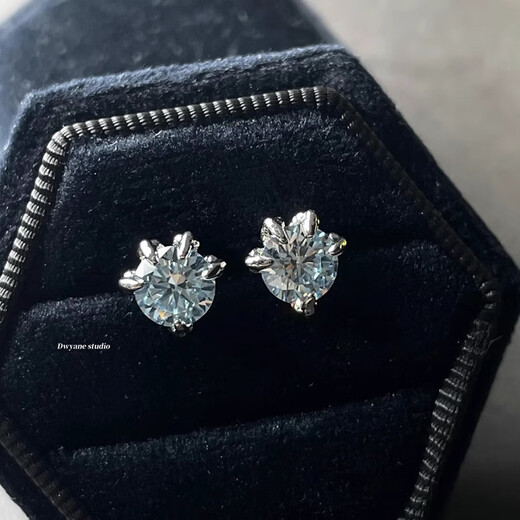 QMXD Exploding Maldives Blue Dragon Claw Ear Bone Nails Women's Titanium Steel Flat Bottom Twist Cochlear Nails Couple Earrings No need to take them off when sleeping.