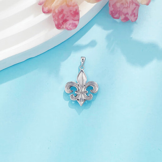 Lao Fengxiang platinum pendant pt950 elegant iris pendant as a birthday gift for girlfriend and wife platinum jewelry white gold about 2.94g