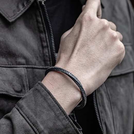
Half-grain men's bracelet bracelet retro black pigeon solid bracelet bracelet men's trendy personality open-mouth bracelet men's black pigeon [optical opening]