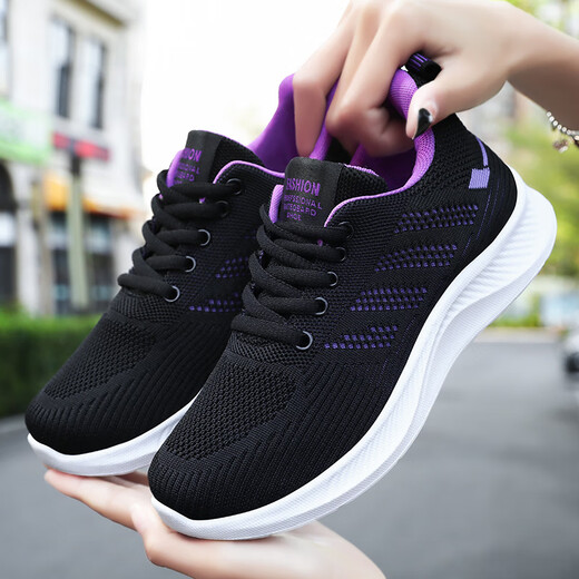 Viejos zapatos de tela de Beijing zapatos deportivos para mujeres transpirables sólidos suaves suaves zapatos de madre primavera y verano zapatos de malla volador