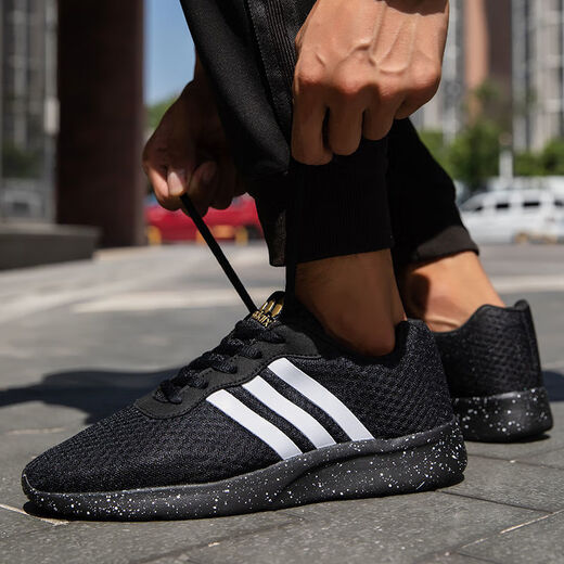 Nanyuqiu (nanyuqiu) printemps nouveaux chaussures masculines chaussures à tendance chaussures en mailles respirantes grandes tailles étudiants chaussures de sport noir mesh chaussures de course hommes 9888 noir gris 37