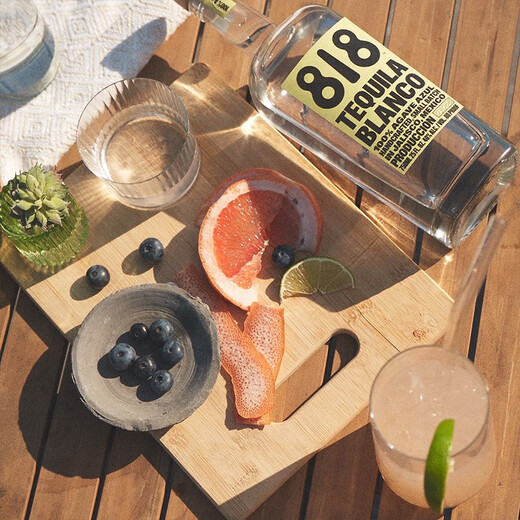 Jenna 818 Tequila Gold und Silber gealtert Kendall Jenna Ken Beans Mexiko Tequila Blanco Silber Tequila 750 ml 1 Flasche