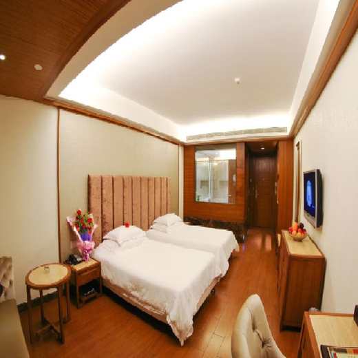 One night in a central garden garden view room at Zhongshan Hot Spring Hotel + buffet breakfast for two persons + seafood buffet dinner for two persons + unlimited open-air hot spring tickets for two persons during their stay