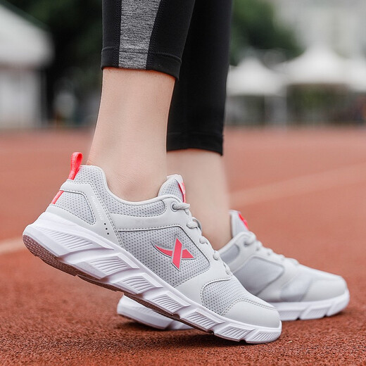 
XTEP (XTEP) women's shoes sneakers women's spring breathable mesh light and comfortable street photography retro fashionable casual running shoes light gray red 7001 39