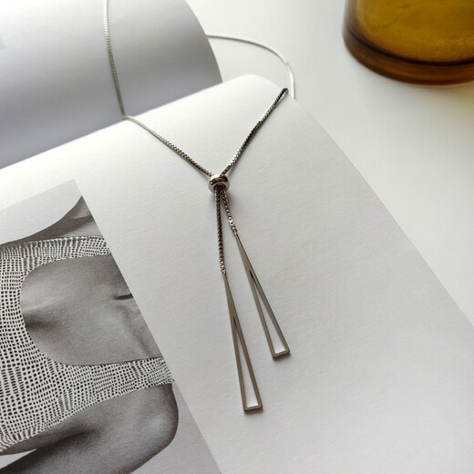 Idel long light luxury tassel necklace 2025 new women's autumn and winter high-end sweater chain pendant versatile and simple decoration A4Y208-B92 silver triangle necklace