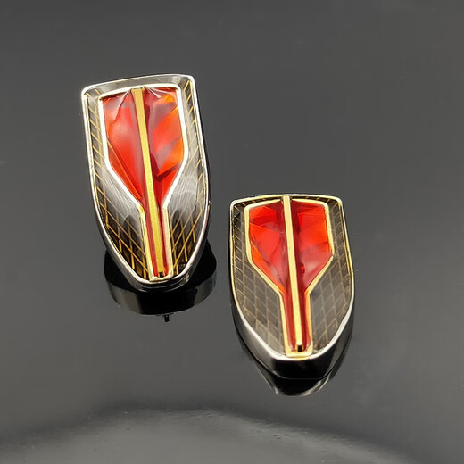 Craftsman Xun FAW Hongqi car logo brooch suit collar pin buckle badge badge badge lapel badge collar badge work badge custom company emblem 4S long red flag silver strong magnetic style (1 pack)