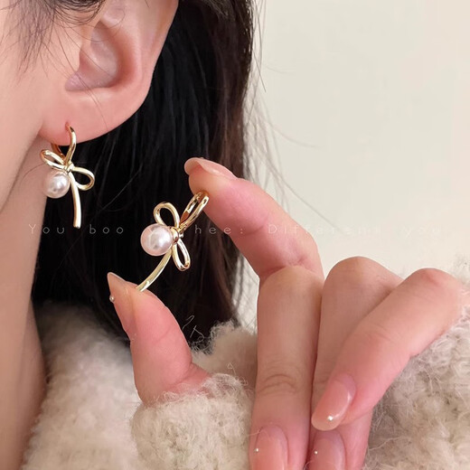 Erqi Xiaoxiang Style Nouvelles boucles d'oreilles Stud Lettres de boucles d'oreilles Perl Face Rond à la mode haut
