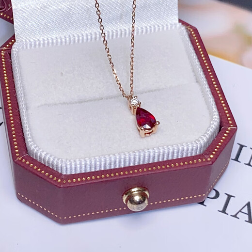 Iba 0.6g natural pigeon blood red ruby pendant, 18K gold inlaid with colored gemstones, birthday gift for girlfriend, 0.6 carat, ready stock with 18K gold necklace