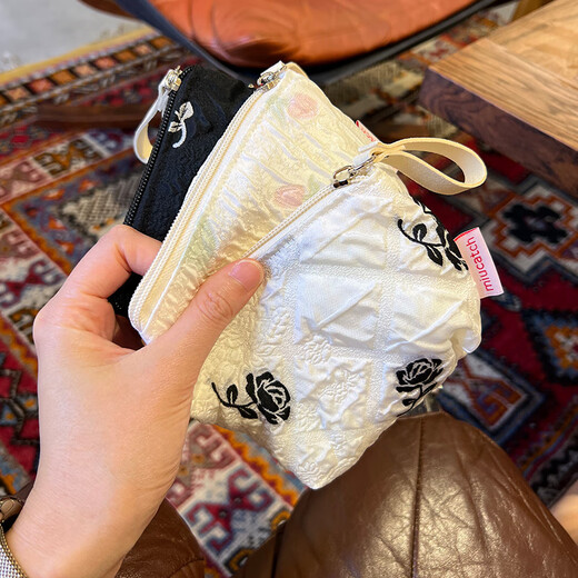 MIUCATCH美摘玫瑰花小小包卡包零钱蓝牙耳机化妆包小号迷你便携收纳软布袋 小小包-朵朵玫瑰黑底