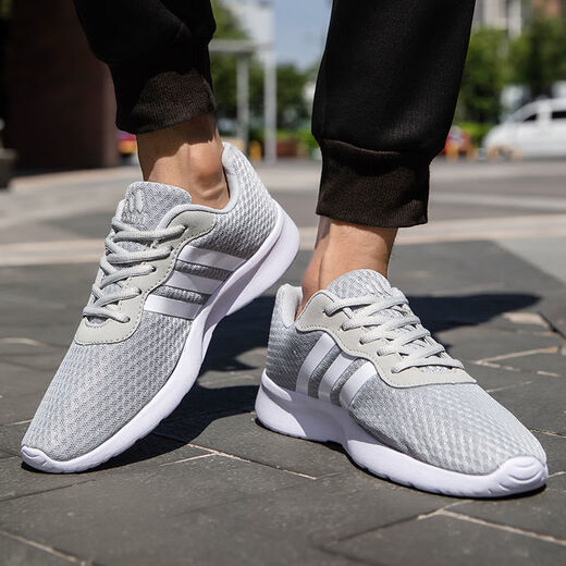 Nanyuqiu (nanyuqiu) printemps nouveaux chaussures masculines chaussures à tendance chaussures en mailles respirantes grandes tailles étudiants chaussures de sport noir mesh chaussures de course hommes 9888 noir gris 37