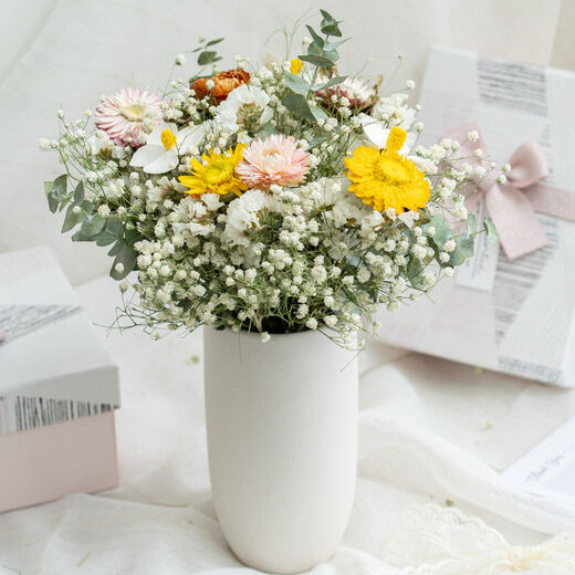 AIMAN Starry Little Roses Forget-Me-Not Dried Flower Bouquet Ins Style Home Furnishings Room Living Room Decoration Furnishings Lover Romantic Little Roses Full of Gypsophila + Pen Holder Ceramic Bottle