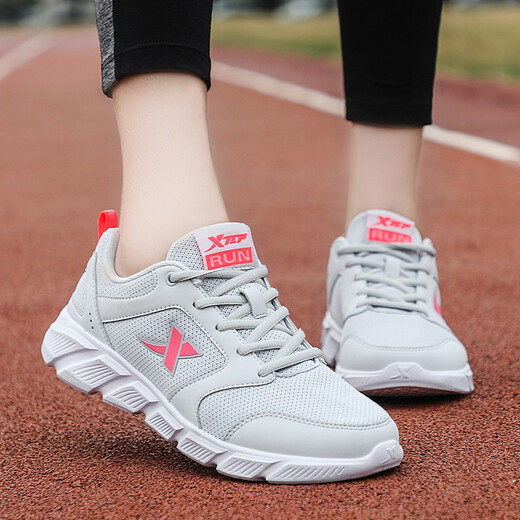 
XTEP (XTEP) women's shoes sneakers women's spring breathable mesh light and comfortable street photography retro fashionable casual running shoes light gray red 7001 39