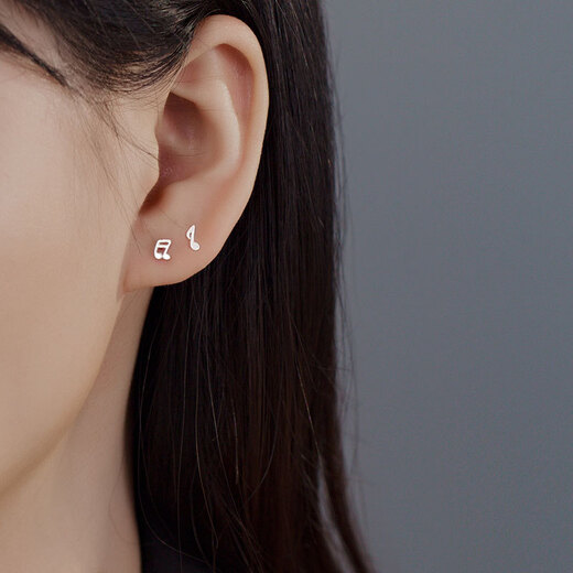 Hazel Orange 999 silver earrings for women with pierced ears, not prone to allergies, niche four-leaf clover foot white earrings that do not need to be picked for daily sleep, 999 silver heart-shaped pair