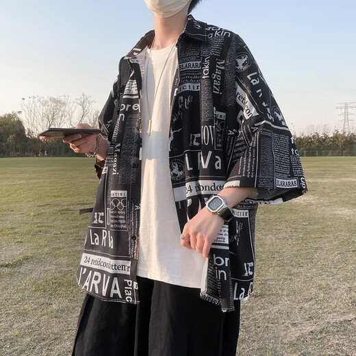 Camisa de estilo Kaduton Hong Kong Hombres Ins Trendy Versátiles de periódico suelto Camisa de verano Trendy Brand Style Style Quarter Sleeve Chaqueta Boy Summer Clothing White XL