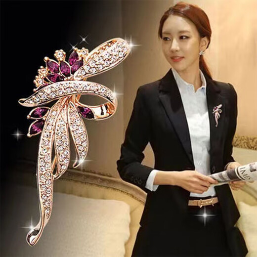QUAMER brooch high-end women's corsage pin anti-exposure cashmere coat suit accessories cute luxury Lily