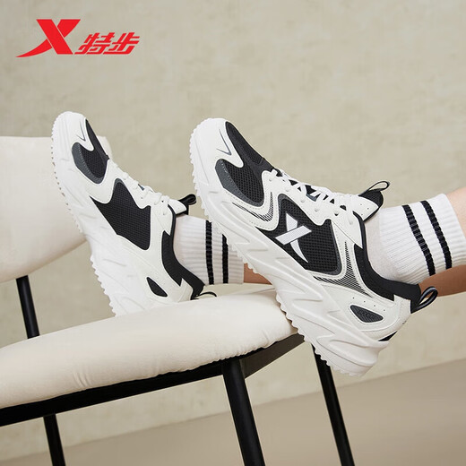 Xtep Yuebu丨Men's Sports Casual Dad Shoes Autumn and Winter Warm 2025 New Leather Mesh Anti-Slip Wear-Resistant Shoes for Men