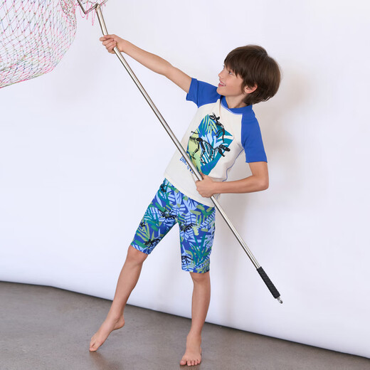 AIMER KIDS summer new product professional swimsuit material chlorine-resistant sunscreen children's swimsuit boys' swimming trunks three-quarter pants dinosaur adventure print blue background jungle full print 100