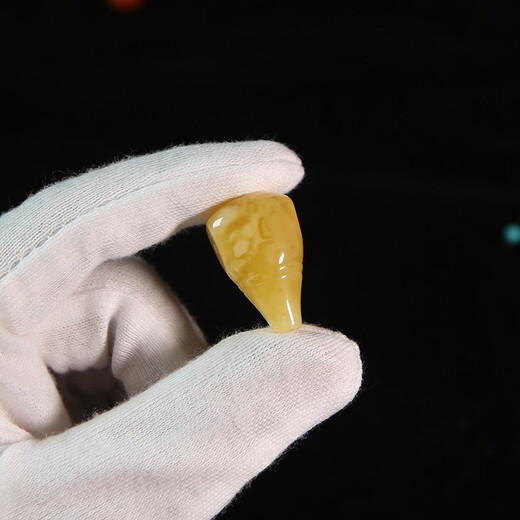 Xinyou natural Russian chicken fat yellow and white flower beeswax three-way small diamond star and moon bodhi passion seed integrated Buddha head accessories full of honey Xishi pot Buddha head 13mm with certificate