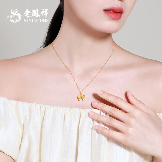 Lao Fengxiang's fugitive princess gold pendant pure gold bow necklace pure gold gift for girlfriend and wife anniversary birthday gift bow pendant (about 0.36g) + gold silver chain