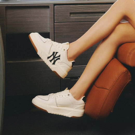 Major League Baseball (MLB) shoes for men and women, NY New York Yankees baseball sports thick soles, increased breathability, low-top sneakers, casual shoes for seniors 3ASXCA12N-50WHS/recommended to go up half a size 41 260/one size smaller