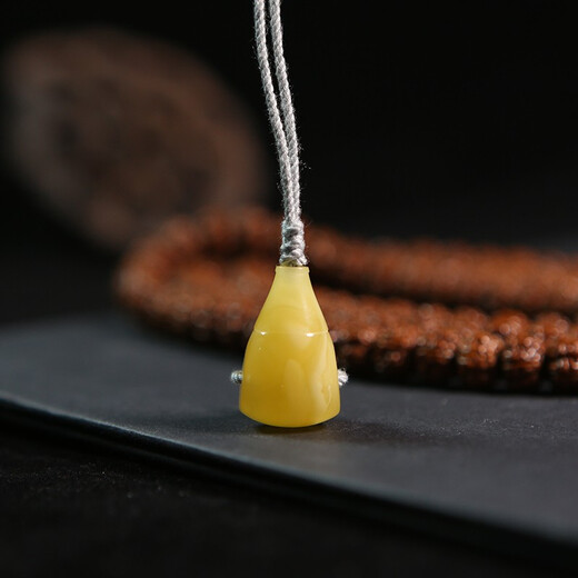 Xinyou natural Russian chicken fat yellow and white flower beeswax three-way small diamond star and moon bodhi passion seed integrated Buddha head accessories full of honey Xishi pot Buddha head 13mm with certificate