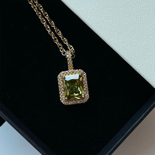Old Phoenix Peridot Pendant European and American Fashionable Sparkling Faceted Zircon Olive Green Necklace