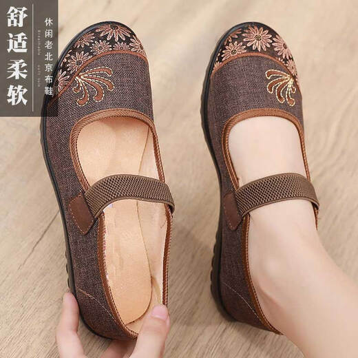 
Large size women's shoes old Beijing cloth shoes 41-43 Extra large size old men's shoes for female grandma's shoes flat old mother's fat feet wide and fat spring and autumn brown single shoes 7170-17 brown 42