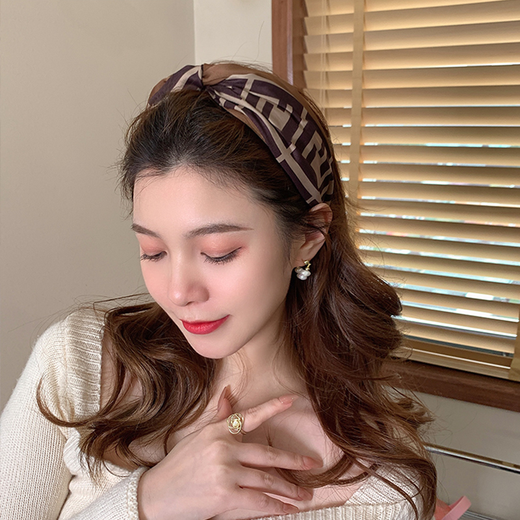 Idel Korean French high-end hairband for girls going out, fairy forest style super fairy versatile going out headband, sweet headdress, simple hairband with wide edge hairpin F coffee color hairband F1165