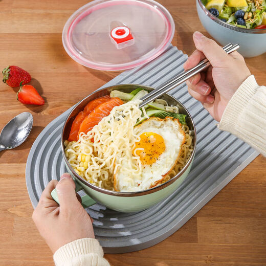 Lunch box for work, stainless steel instant noodle bowl with lid, student dormitory instant noodle bowl, large anti-scald soup cup, large capacity fast food lunch box, customized Nordic green 900ML (with spoon)