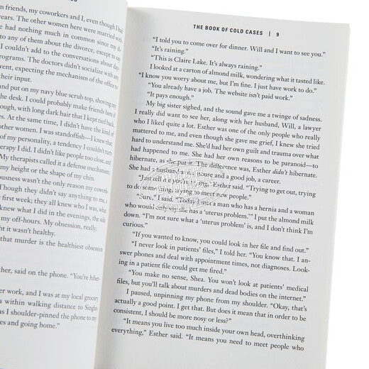 Предварительно продавать книгу холодных чехлов Оригинальный английский Simone St James