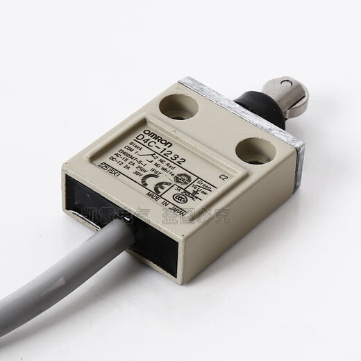 欧姆龙（OMRON）行程限位开关D4C-1232 1532 1332 1224 防油 防水 D4C-1502滚珠柱塞型