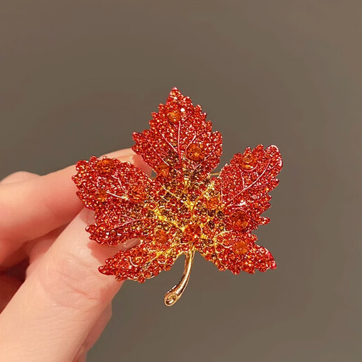 Idel brooch, high-end women's exquisite orange-red rhinestone maple leaf pin buckle design niche suit corsage embellishment accessories rhinestone maple leaf brooch XZ0505