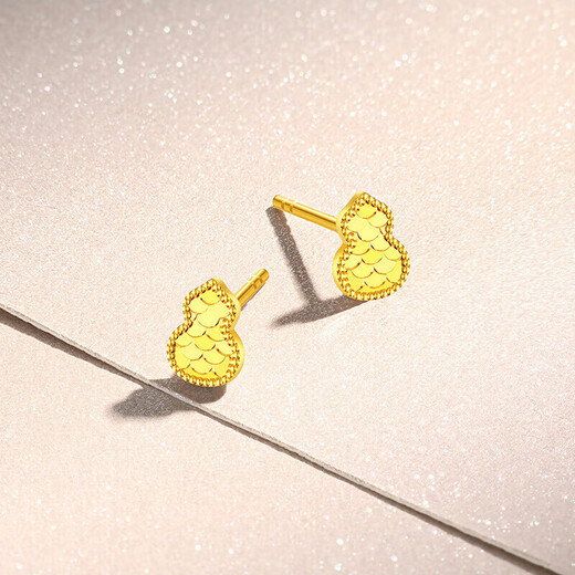 Trendy Acer Gourd Pure Gold 5G gold earrings, light luxury and high-end, give your girlfriend a birthday gift. Priced. One pair is about 0.95g.