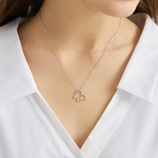 Chow Sang Sang Pt950 platinum hollow butterfly pendant clavicle pendant without necklace 91917P pricing